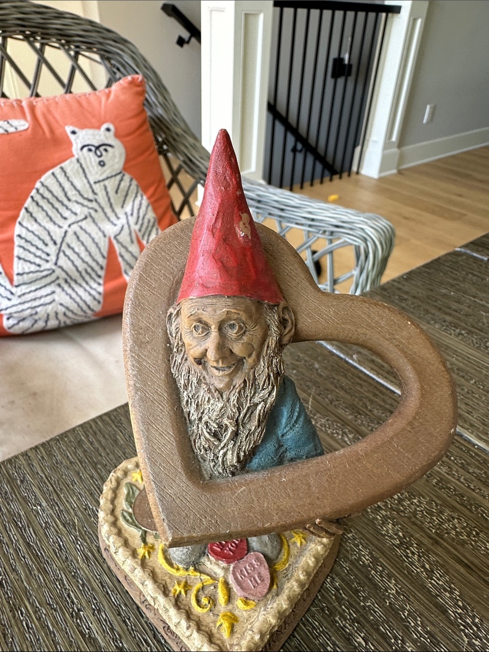 Tom Clark Barneys Valentine gnome statuette by Carin Studios 6x4 signed - Picture 2 of 8